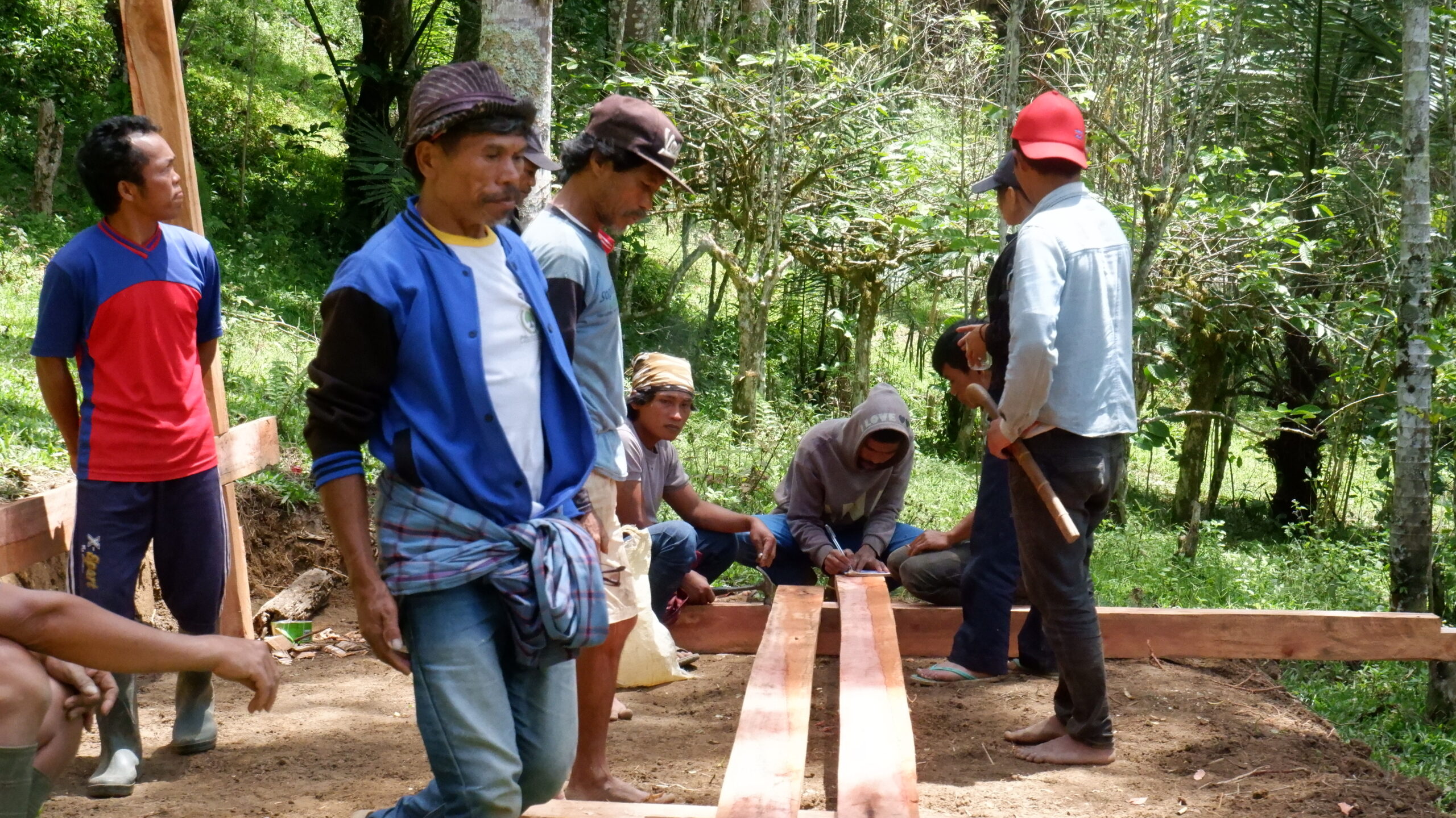 DSCF0400-scaled DESA RANDANBATU – PEMBANGUNAN NURSERY, PENGADAAN BIBIT, DAN PENGISIAN POLYBAG