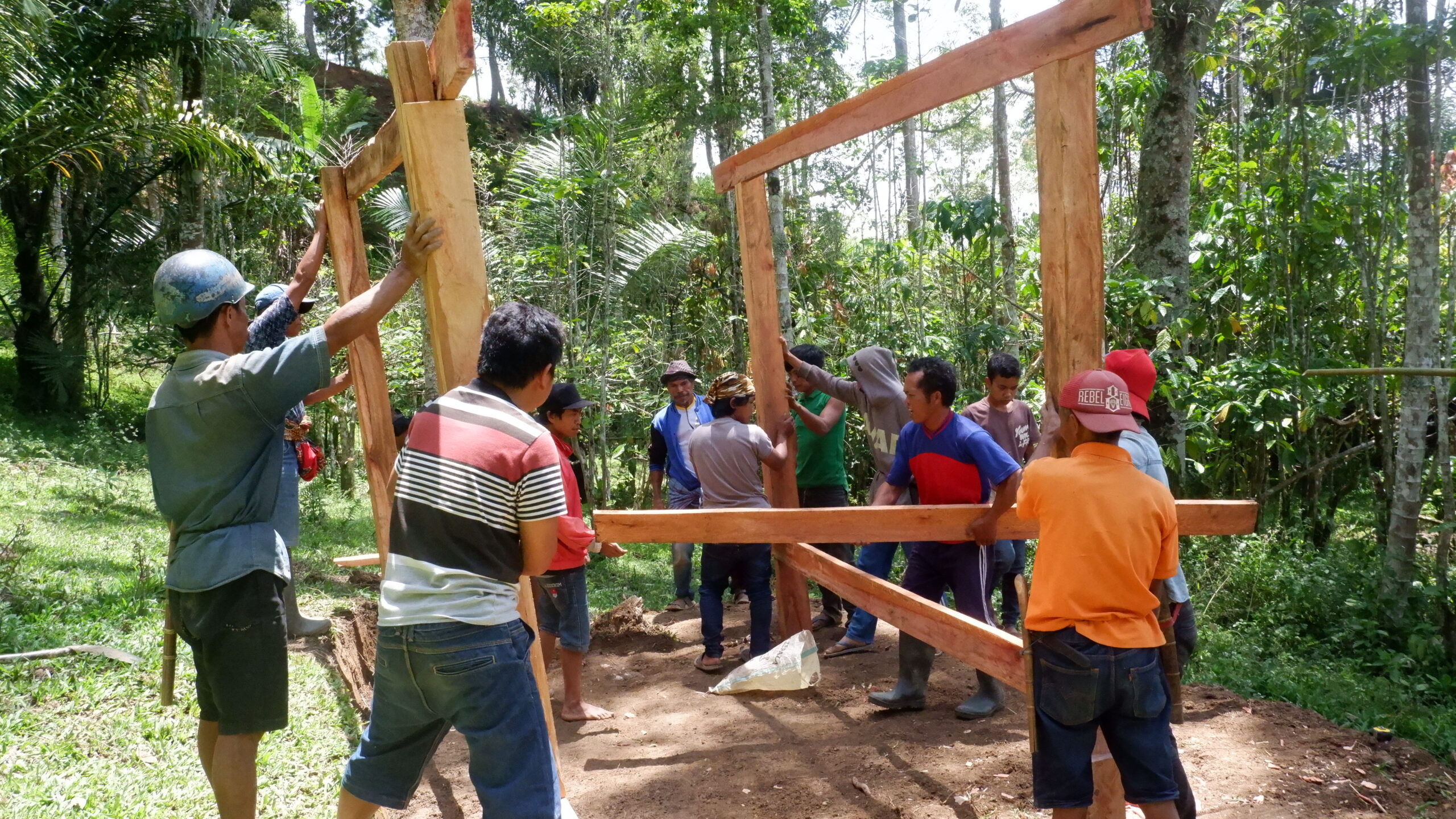DSCF0411-scaled DESA RANDANBATU – PEMBANGUNAN NURSERY, PENGADAAN BIBIT, DAN PENGISIAN POLYBAG